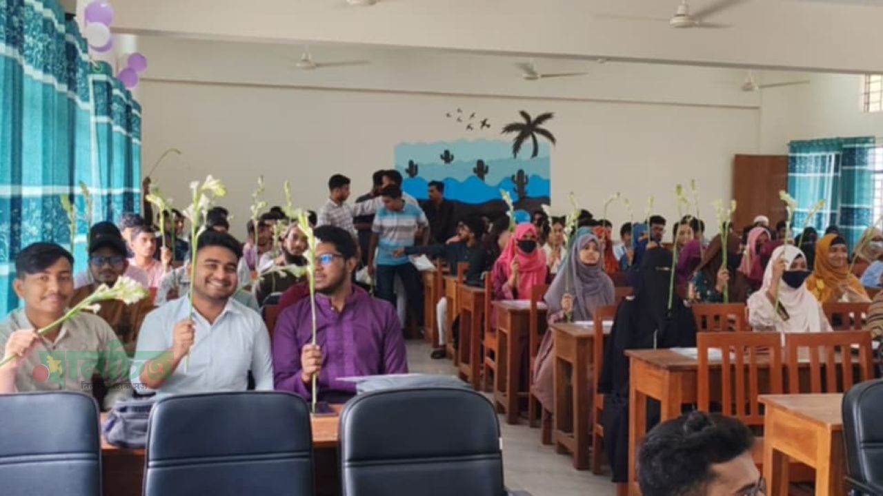 নানা আয়োজনে নবীনদের বরণ করে নিলো রাবির ফারসি বিভাগ 