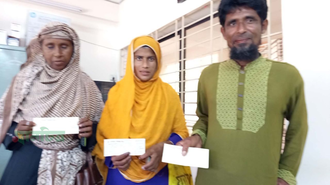 চিলমারীতে প্রধানমন্ত্রীর তহবিলের ঈদ উৎসবের অর্থ প্রাপ্তিতে বিড়ম্বনা: দুঃস্থ, অসহায় ও এতিমরা বঞ্চিত