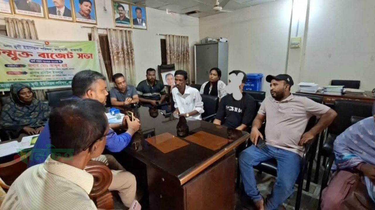 জন্ম নিবন্ধনে অতিরিক্ত অর্থ দাবী করায়  রাজবাড়ীতে ইউনিয়ন পরিষদের ২ জন  উদ্যোক্তাকে মোবাইল কোর্টে জরিমানা