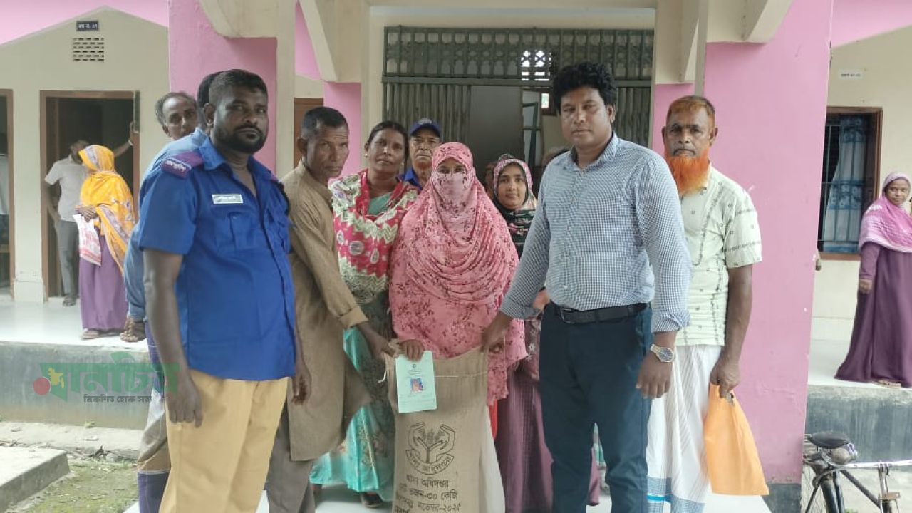 ‎বিরামপুর উপজেলায় ৩নং খানপুর ইউনিয়নে ভিডাব্লিউবি কর্মসূচির চাল বিতরণ উদ্বোধন