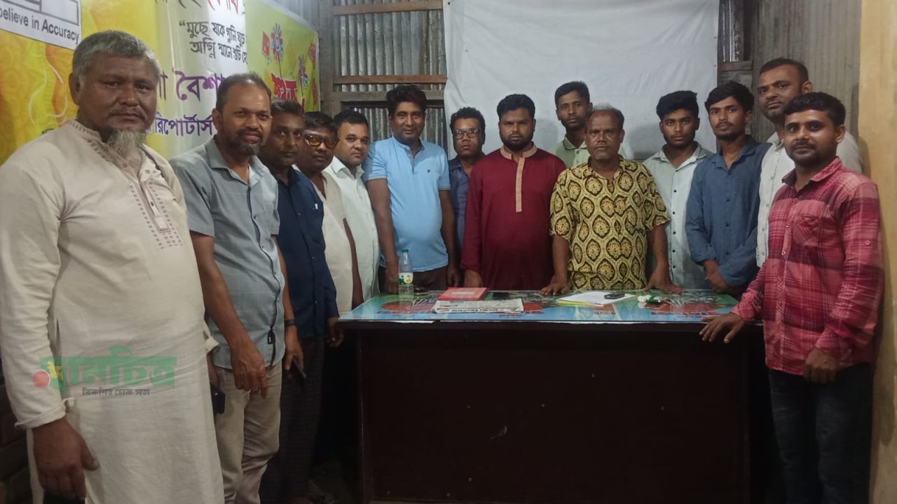 উলিপুর রিপোর্টার্স ইউনিটির নবনির্বাচিত কমিটির কাছে দায়িত্ব হস্তান্তর