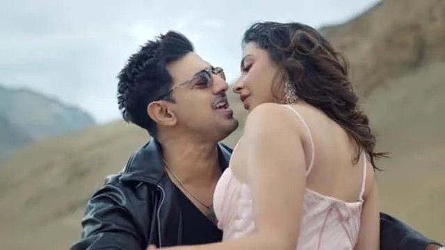 ১২ বছর পর দেব-শুভশ্রীর প্রত্যাবর্তন, প্রথম গানেই প্রেমের আবহ
