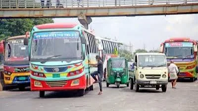 ১৭ পয়সা ভাড়া বাড়লেও যাত্রীর কাছ থেকে ১০ টাকা বেশি!